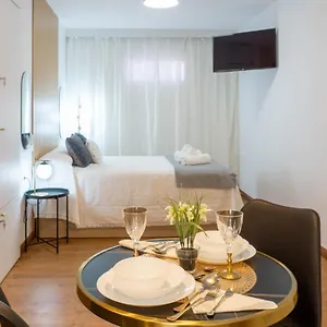 https://pizarro-apartment-malaga.hotelsinnerja.org
